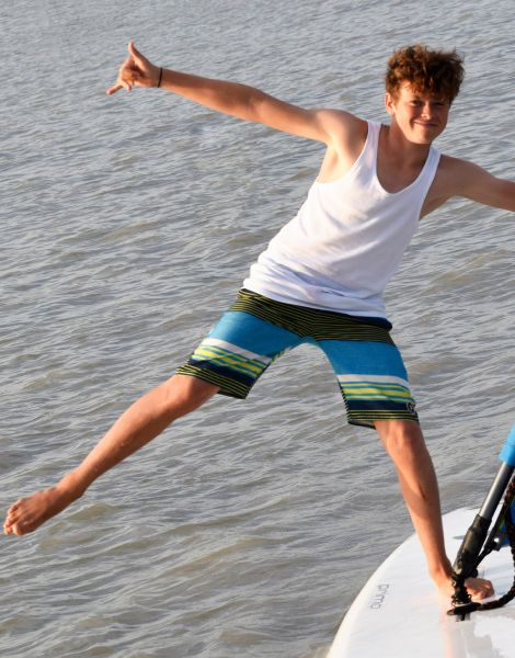 Max, Surflehrer